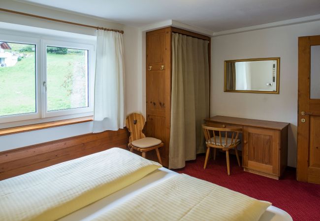 Slaapkamer Dagmar Alpenhaus Montafon Slaapkamer met Tweepersoonsbed in Dagmar Alpenhaus Montafon