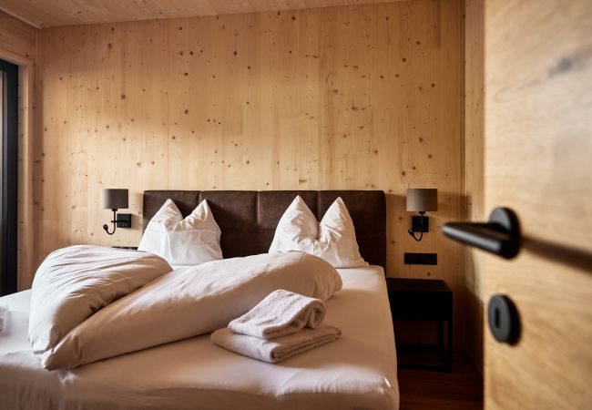 Slaapkamer Alm Lodge 5 Slaapkamer met Tweepersoonsbed in Alm Lodge 5