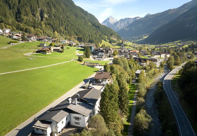 Buitenaanzicht vanAlt Montafon Appartment 2  Buitenaanzicht met prachtig uitzicht vanuit Alt Montafon Appartment 2