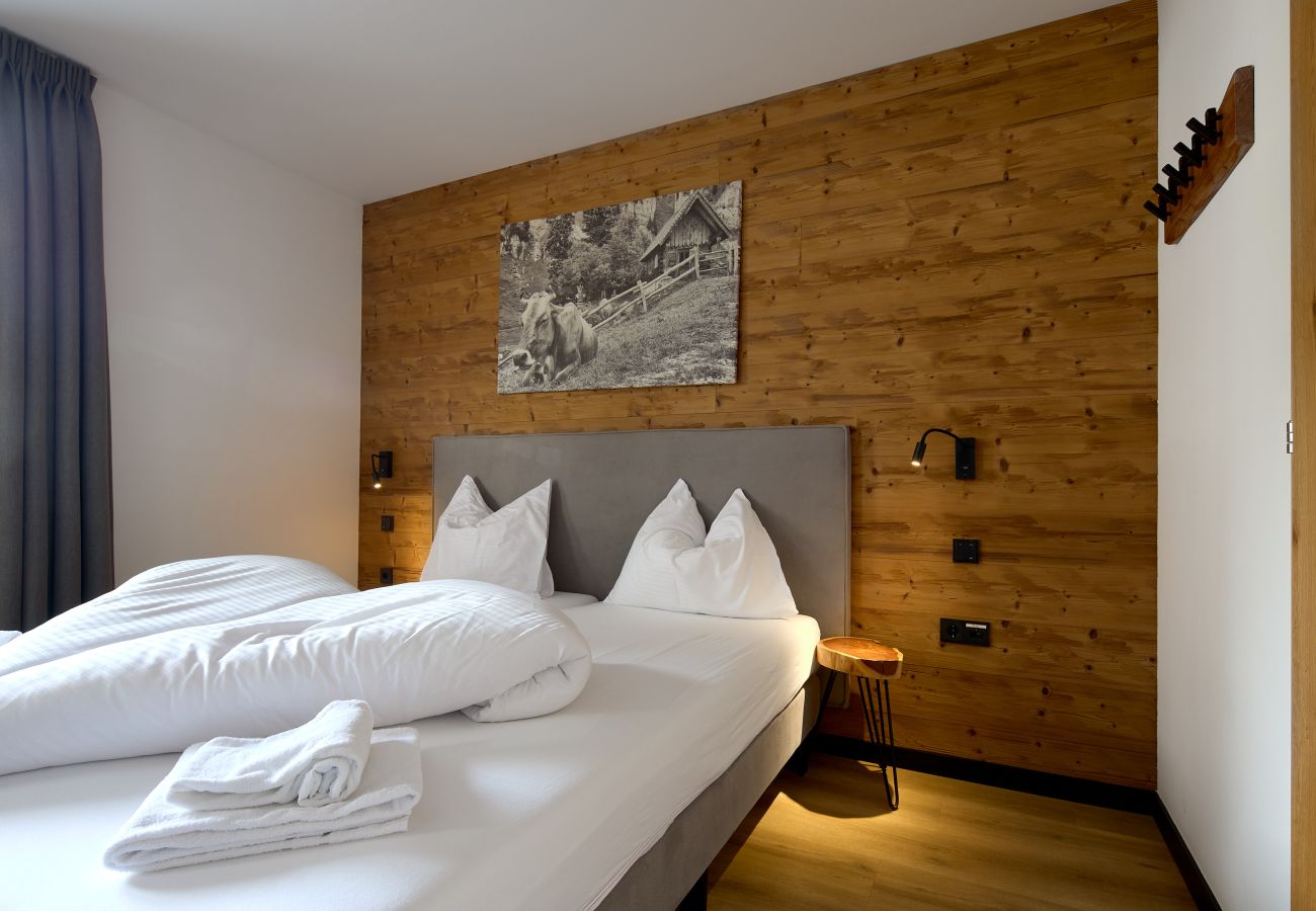 Slaapkamer Alpen-Dohle 202 Alpin-Resort Montafon Slaapkamer met tweepersoonsbed in Alpen-Dohle 202 Alpin-Resort Montafon