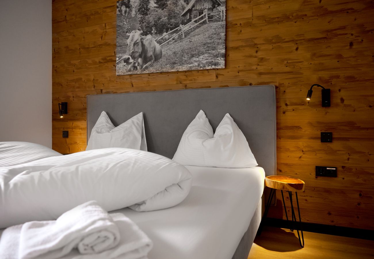 Slaapkamer Alpen-Dohle 202 Alpin-Resort Montafon Slaapkamer met tweepersoonsbed in Alpen-Dohle 202 Alpin-Resort Montafon