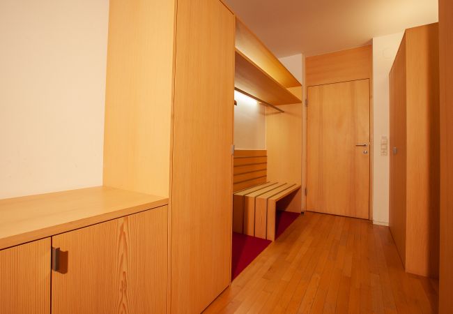 Living room Natali`s Studio 53 im  Bonawinkel Living area with wardrobe in Natali`s Studio 53 in Bonawinkel