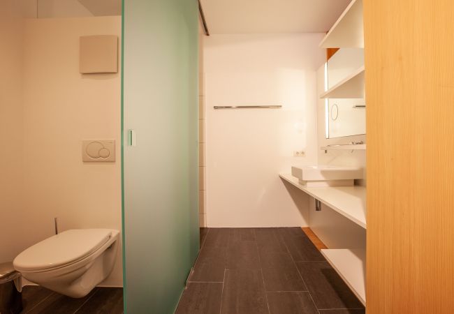 Bathroom Natali`s Studio 53 im  Bonawinkel Bathroom with toilet and sink in Natali's Studio 53 in Bonawinkel