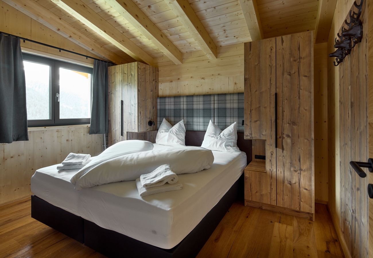 Bedroom Alm Lodge 1 Double bed with 2 wardrobes in Alm Lodge 1