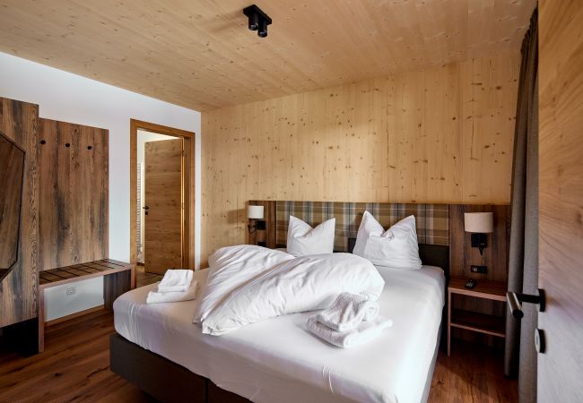 Bedroom Alm Lodge 2 Double bed in Alm Lodge 2