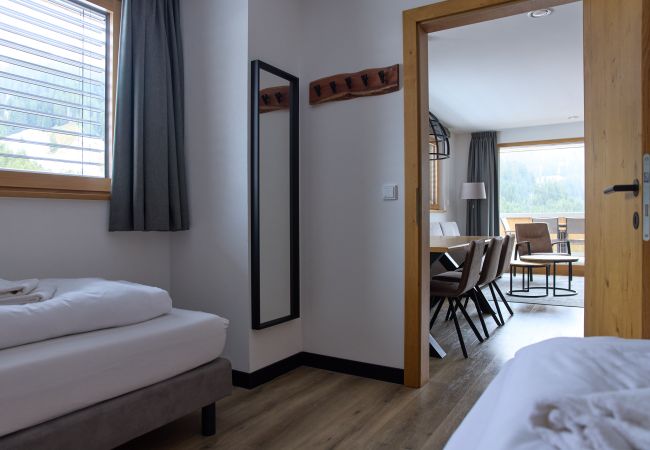 Bedroom Bartgeier 111 Alpin-Resort Montafon Bedroom with 2 single beds in the Bartgeier 111 Alpin-Resort Montafon