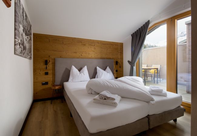 Bedroom Bartgeier 119 Alpin-Resort Montafon Bedroom with Double bed in Bartgeier 119 Alpin-Resort Montafon