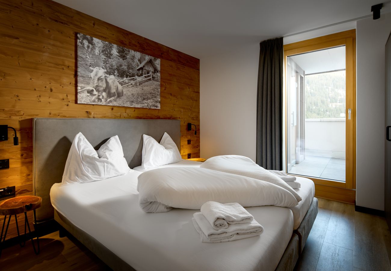 Bedroom with Double bed in Steinadler 320 Alpin-Resort Montafon