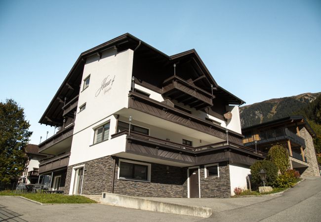 Ferienwohnung in Gaschurn - Enzian - die schicke 2-Schlafzimmer Wohnung mit 7 Schlafplätzen | 1109 Ferienwohnung in Gaschurn - Enzian - die schicke 2-Schlafzimmer Wohnung mit 7 Schlafplätzen | 1109