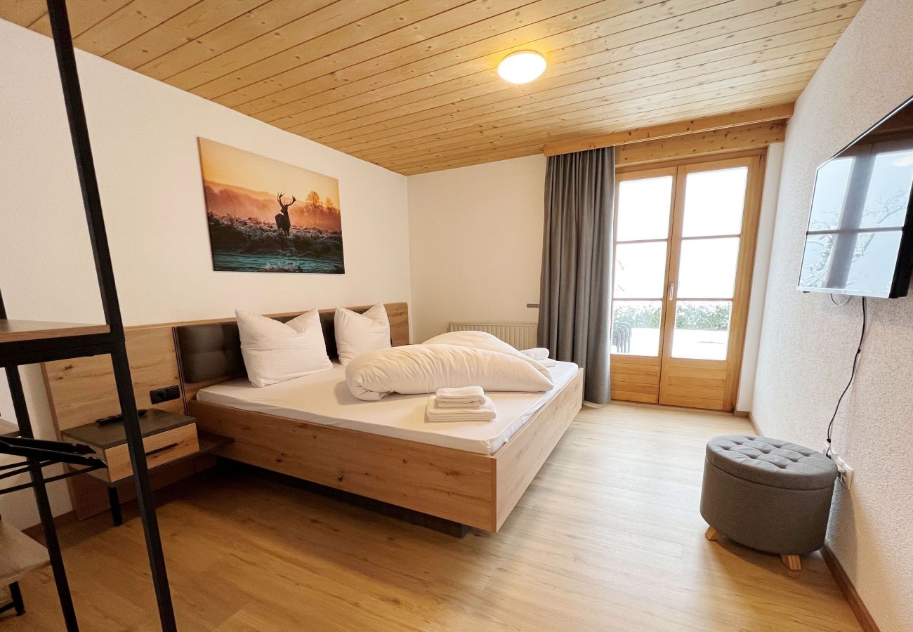 Schlafzimmer Apartment Matri 2 Schlafzimmer mit Doppelbett im Apartment Matri 2