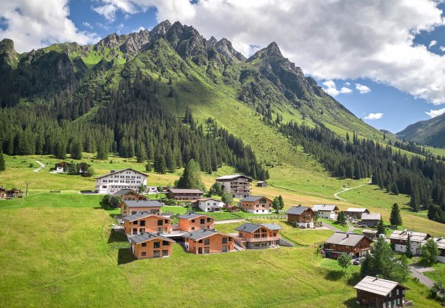 Außenansicht Alm Lodge 5 Außenansicht mit schönem Ausblick von Alm Lodge 5