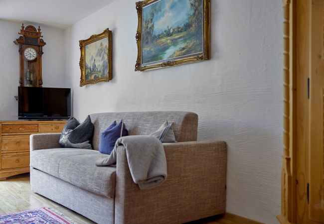 Wohnbereich Alt Montafon Appartment 4 Wohnbereich mit Sofa im Alt Montafon Appartment 4